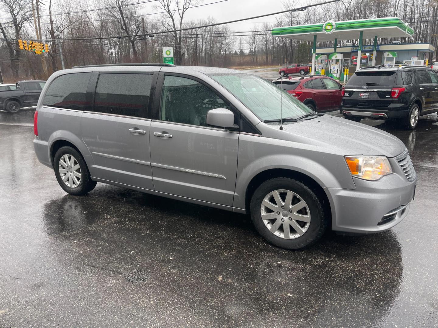 2016 Silver /Black Chrysler Town & Country Touring (2C4RC1BG4GR) with an 3.6L V6 DOHC 24V FFV engine, 6A transmission, located at 11115 Chardon Rd. , Chardon, OH, 44024, (440) 214-9705, 41.580246, -81.241943 - Photo#3